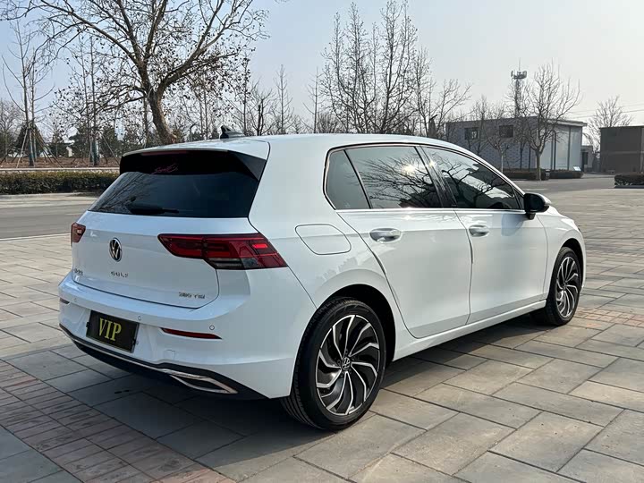 Фото 5 - Volkswagen Golf