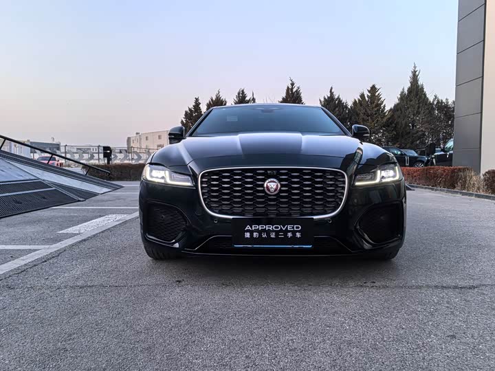 Фото 2 - Jaguar XF L