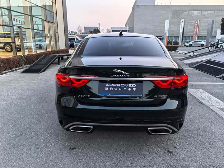 Фото 4 - Jaguar XF L