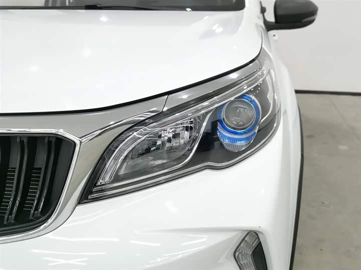 Фото 7 - Geely Vision X3