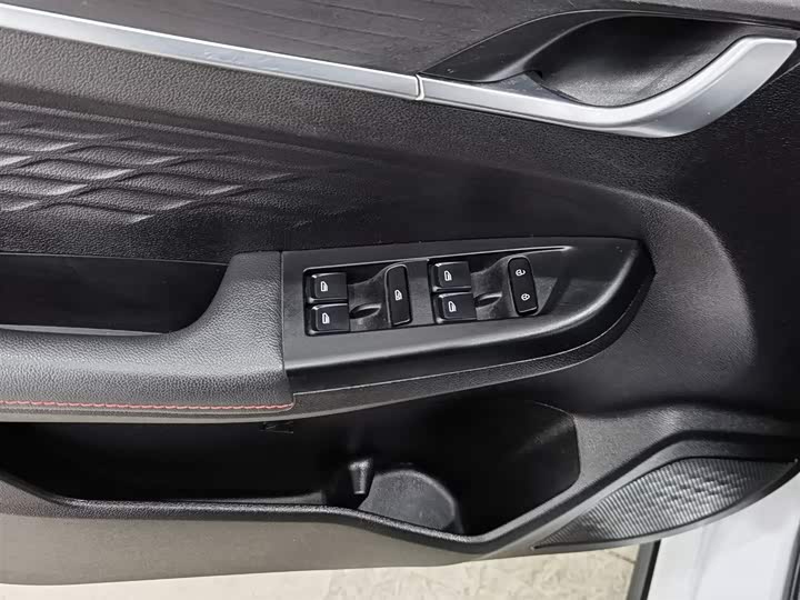 Фото 9 - Geely Vision X3