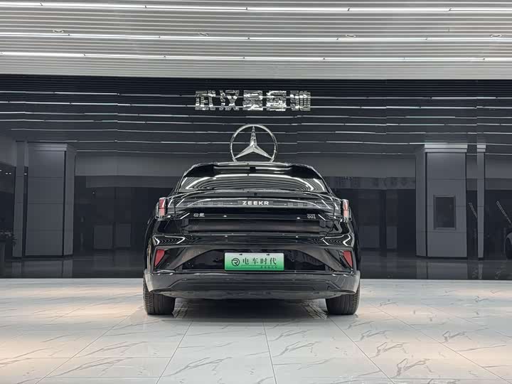 Фото 4 - Zeekr 001