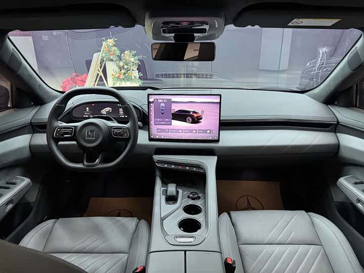 Фото 6 - Zeekr 001