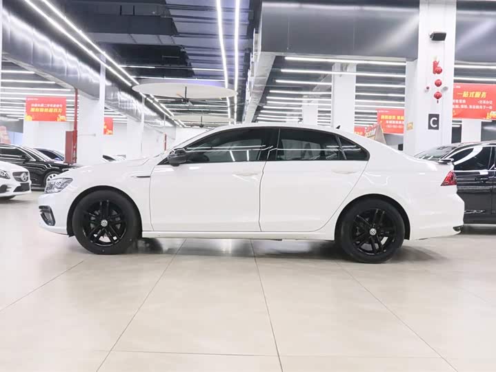 Фото 3 - Volkswagen Lamando L