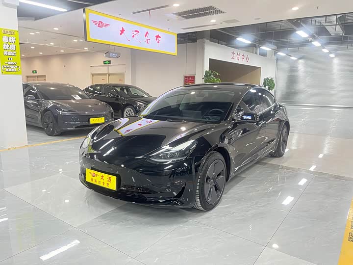 Фото 1 - Tesla Model 3