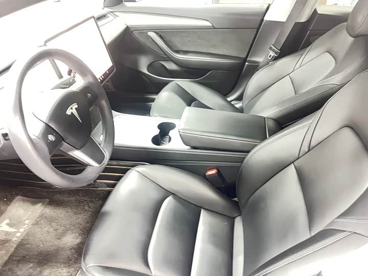 Фото 4 - Tesla Model 3