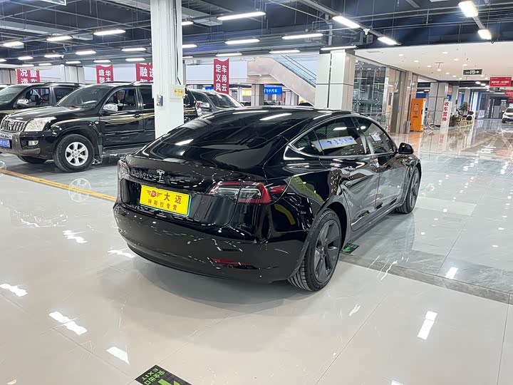 Фото 7 - Tesla Model 3