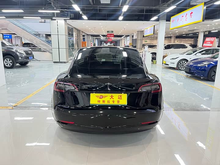 Фото 8 - Tesla Model 3