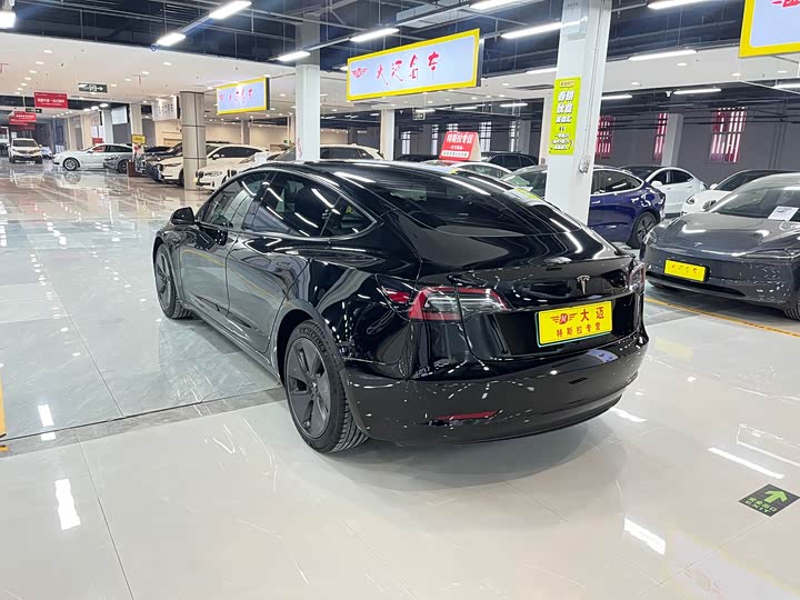 Фото 9 - Tesla Model 3