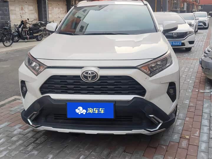 Фото 2 - Toyota RAV4