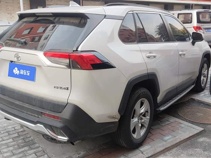 Фото 3 - Toyota RAV4
