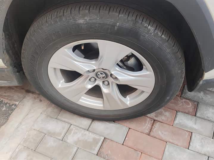 Фото 6 - Toyota RAV4