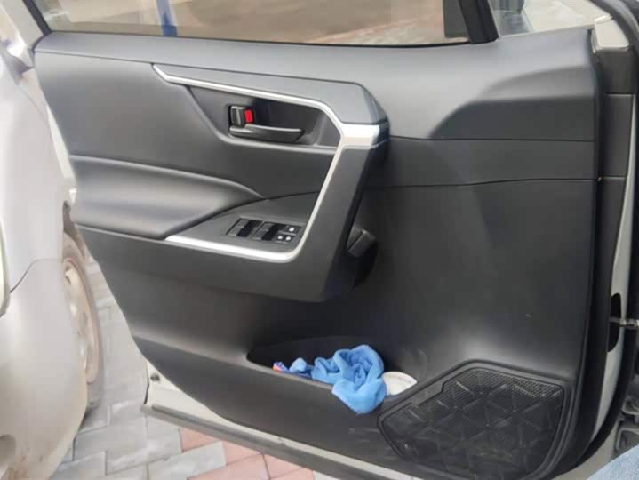 Фото 7 - Toyota RAV4