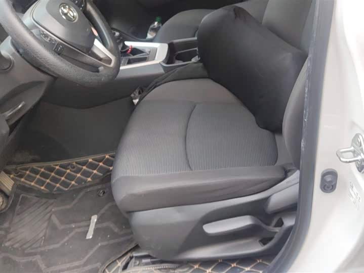 Фото 9 - Toyota RAV4