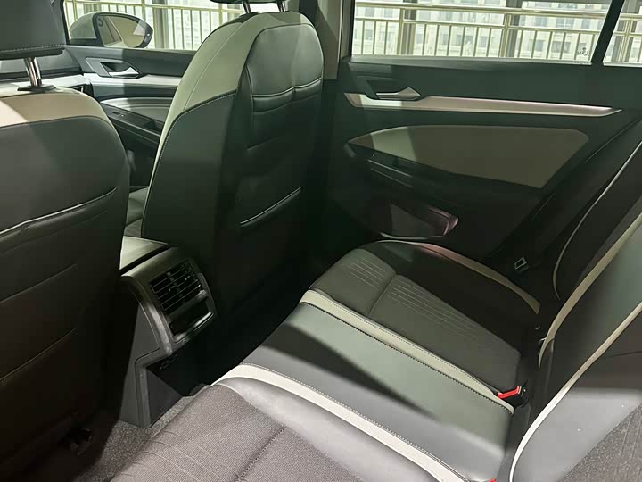 Фото 7 - Volkswagen Golf