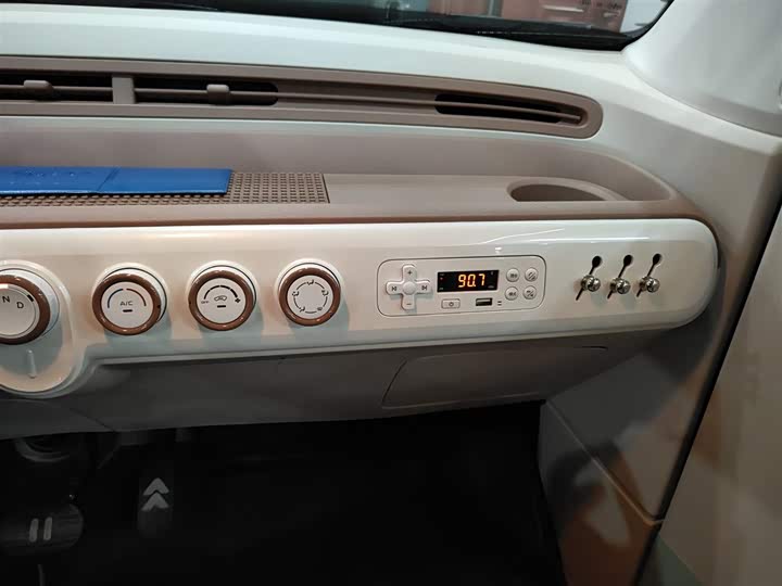 Фото 5 - Bestune Pony