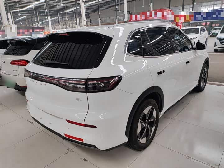 Фото 7 - Geely Galaxy E5