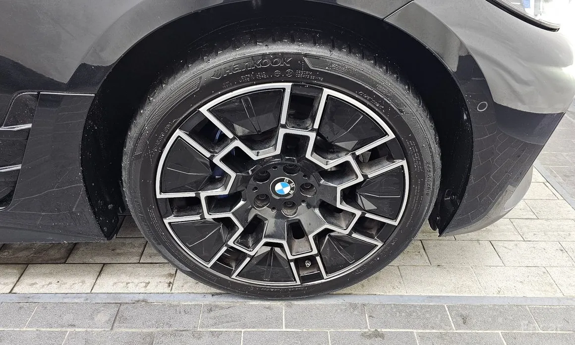 Photo 5 - BMW i4