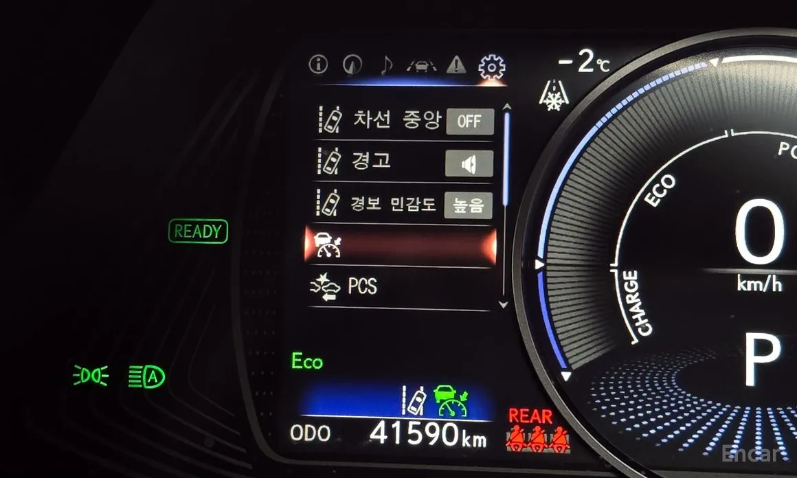 Фото 17 - Lexus UX