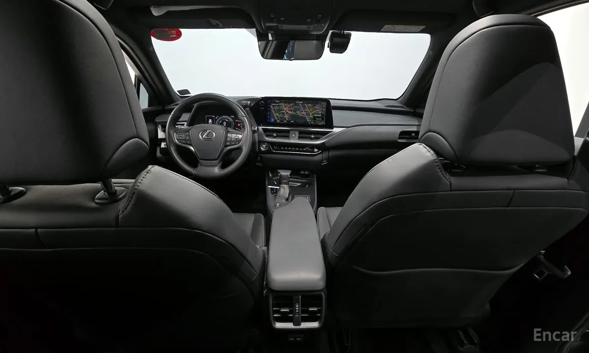 Фото 19 - Lexus UX