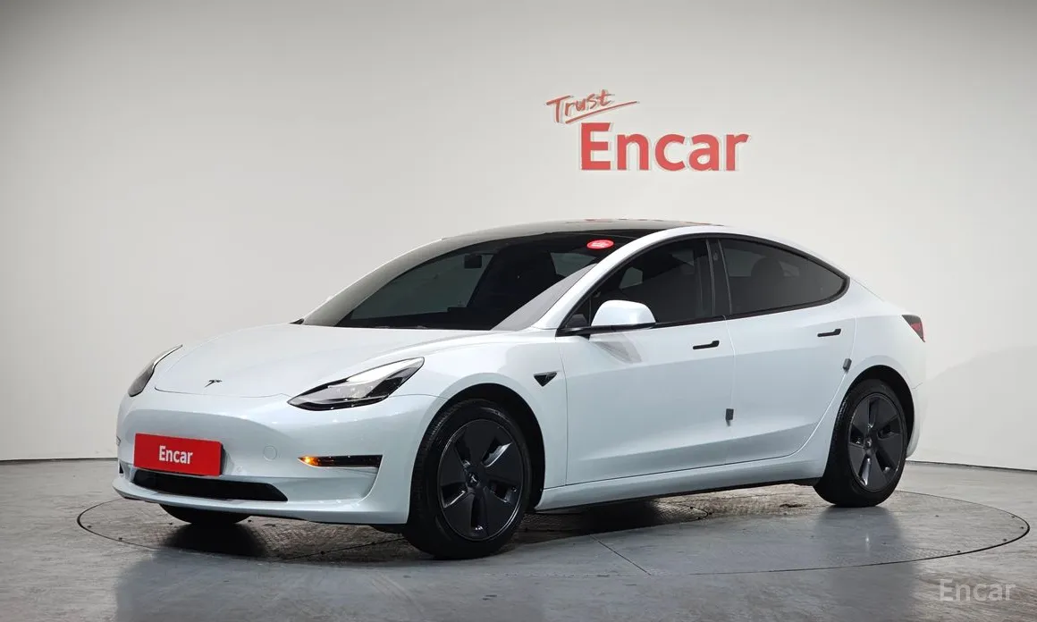 Фото 1 - Tesla Model 3