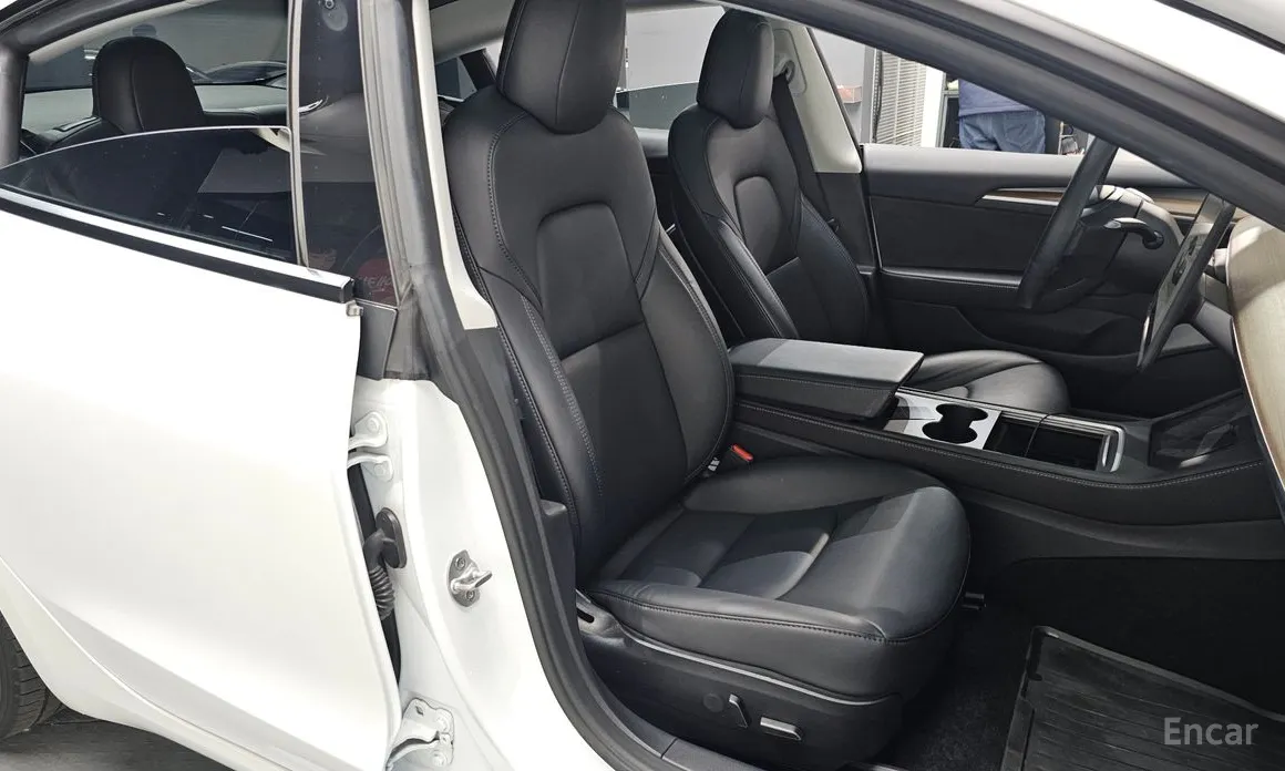 Фото 10 - Tesla Model 3