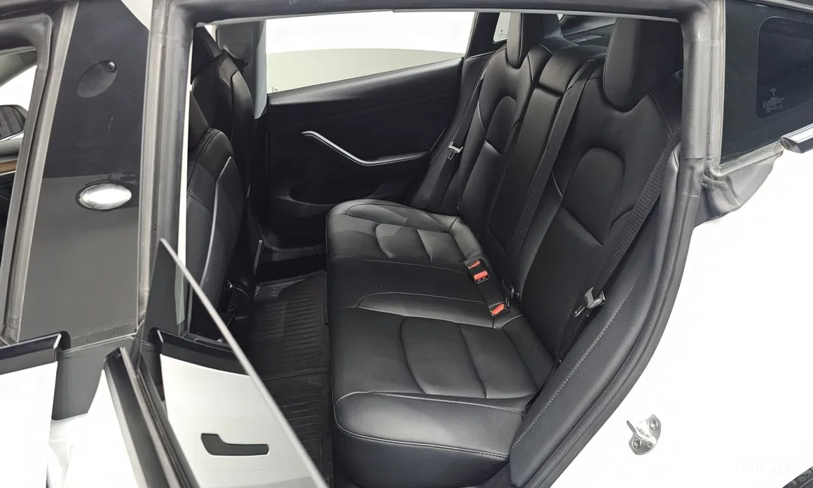 Фото 12 - Tesla Model 3