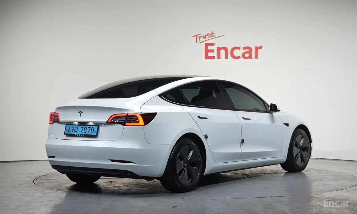 Фото 2 - Tesla Model 3