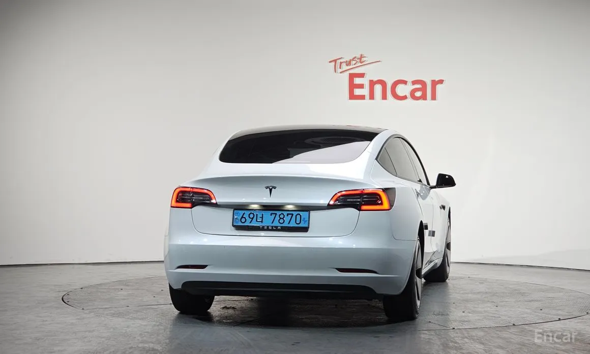 Фото 4 - Tesla Model 3