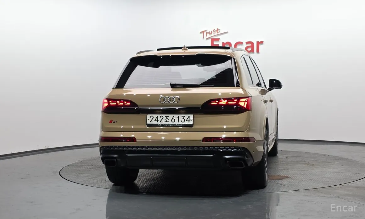 Фото 4 - Audi Q7