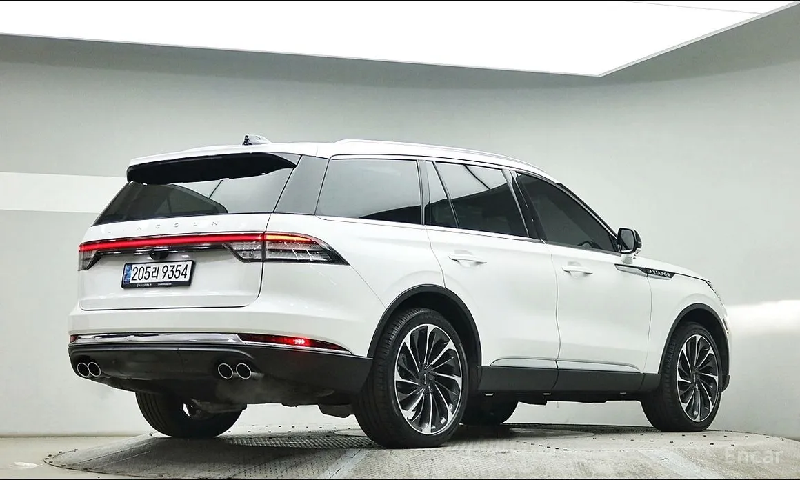 Фото 2 - Lincoln Aviator