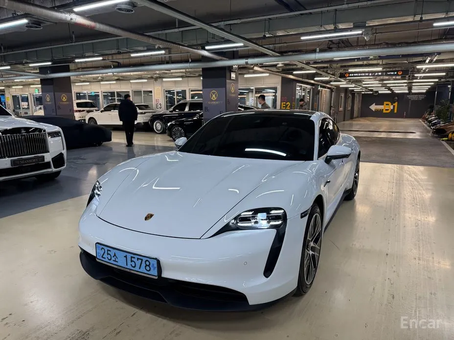 Фото 1 - Porsche Taycan