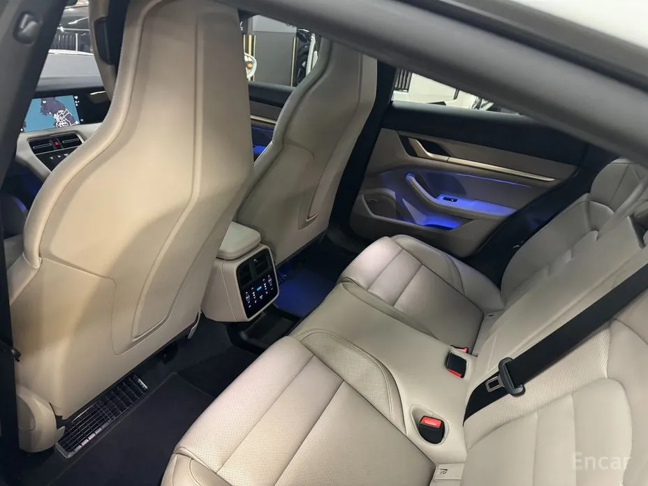 Фото 10 - Porsche Taycan