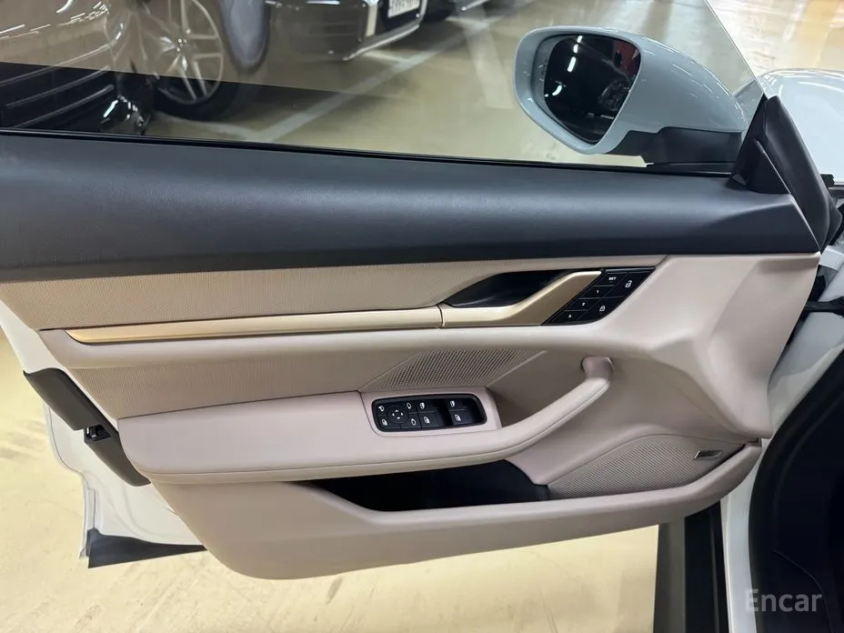 Фото 15 - Porsche Taycan