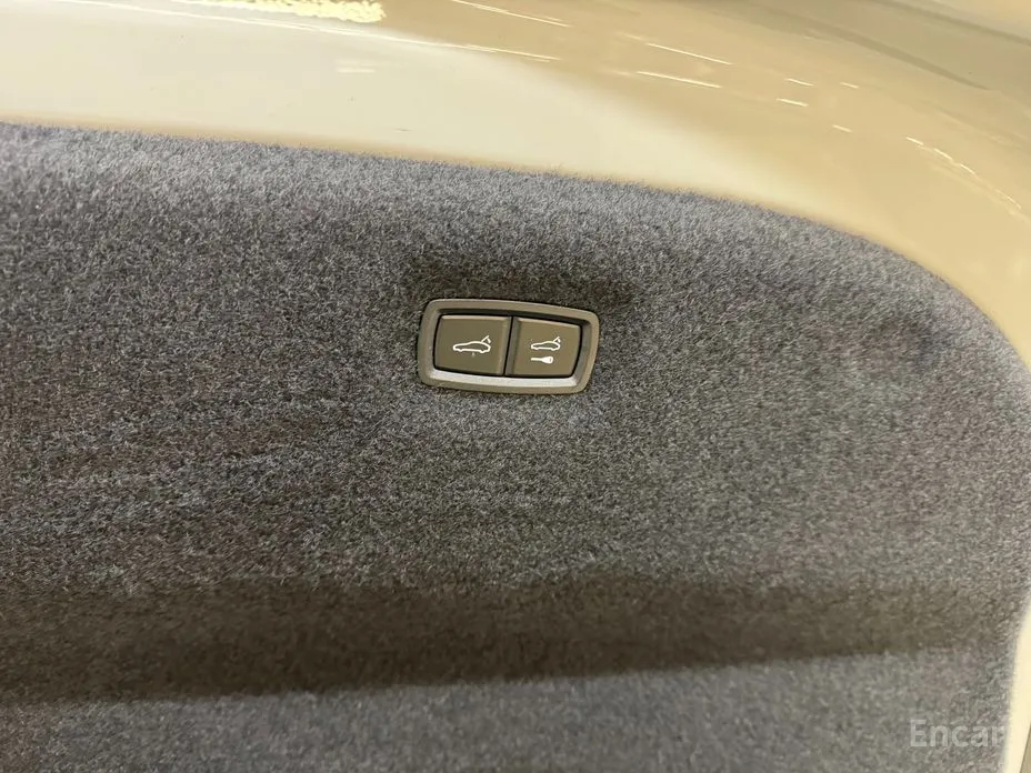 Фото 18 - Porsche Taycan