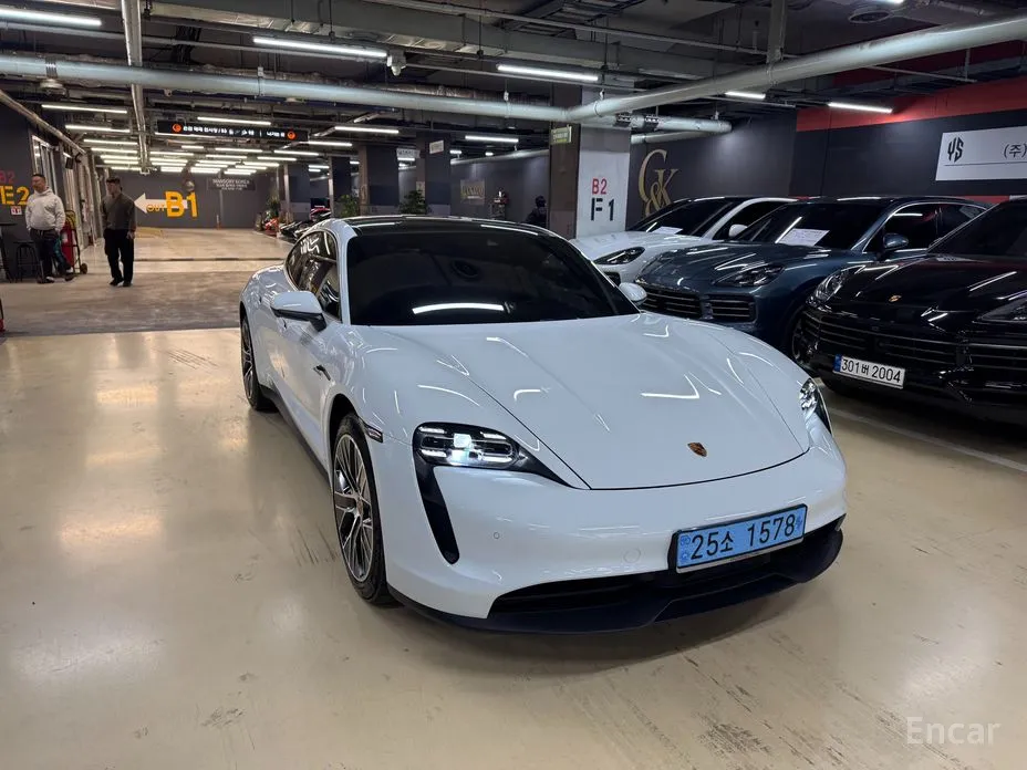 Фото 19 - Porsche Taycan