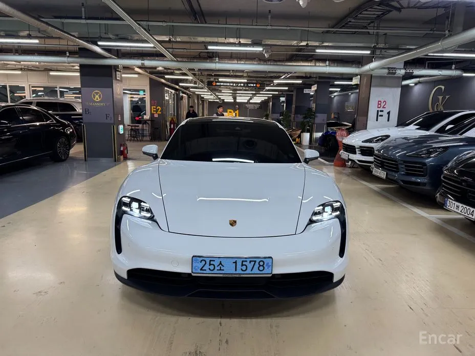 Фото 3 - Porsche Taycan