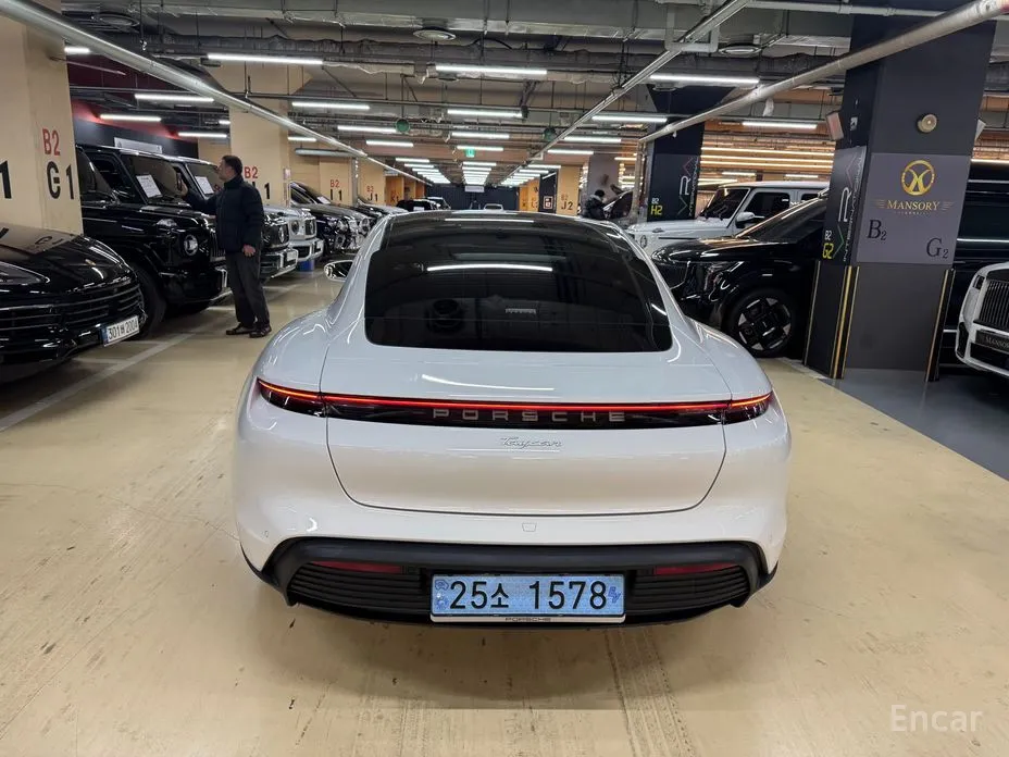 Фото 4 - Porsche Taycan