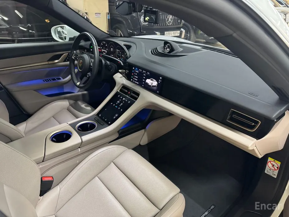 Фото 9 - Porsche Taycan