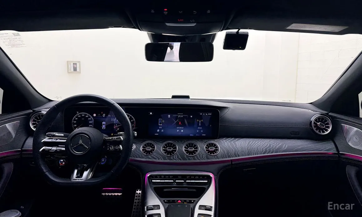 Фото 16 - Mercedes-Benz AMG GT