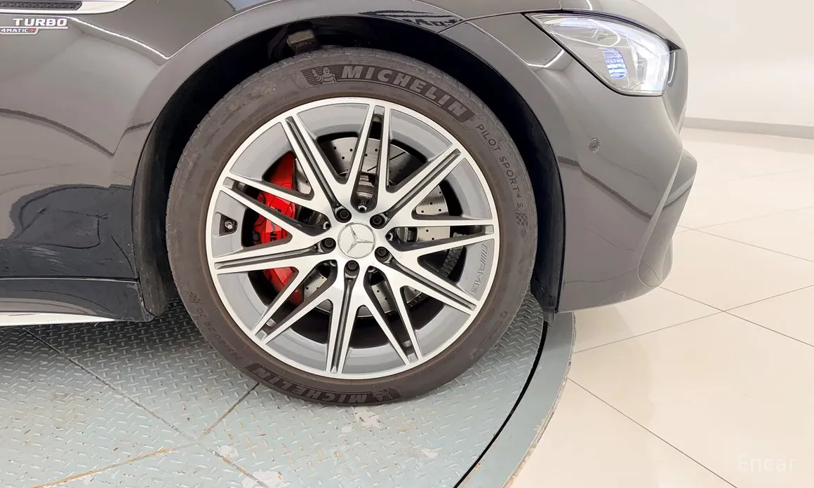 Фото 9 - Mercedes-Benz AMG GT