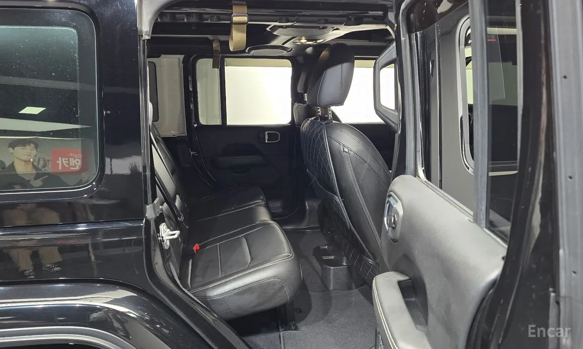 Фото 12 - Jeep Wrangler