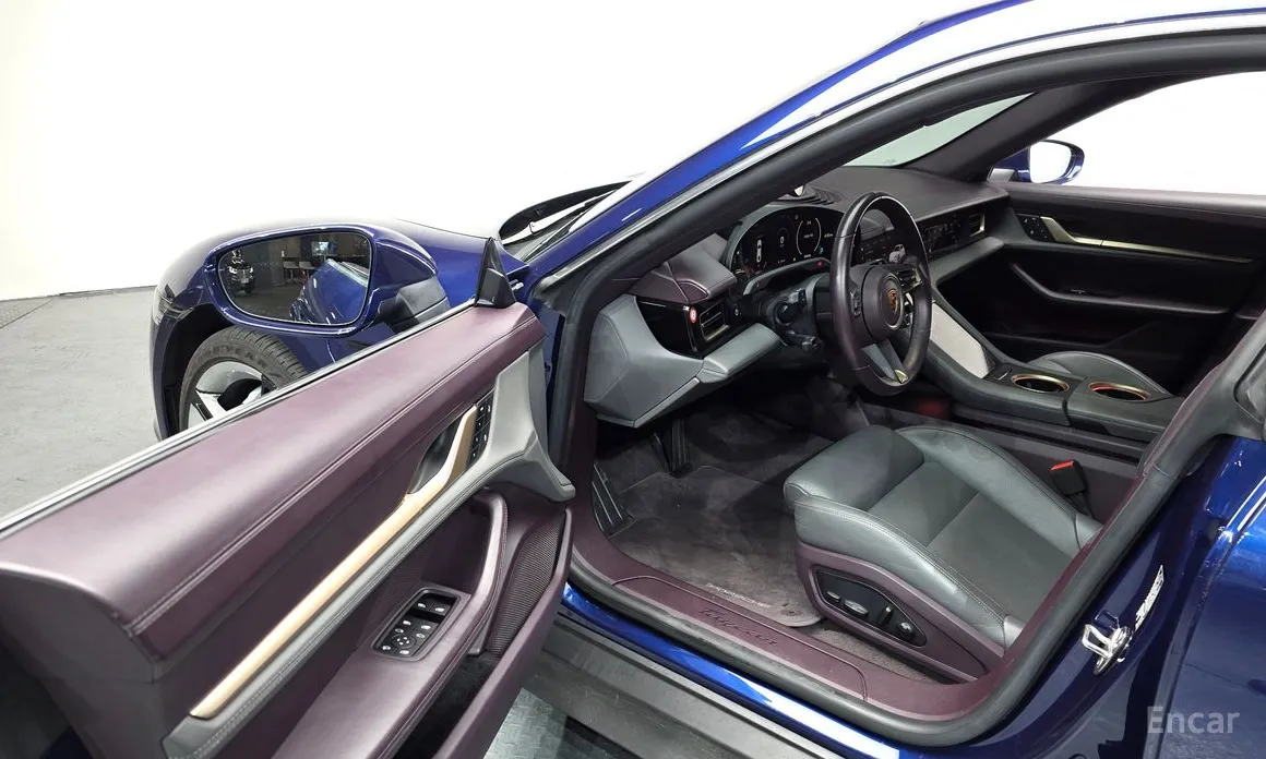 Фото 11 - Porsche Taycan