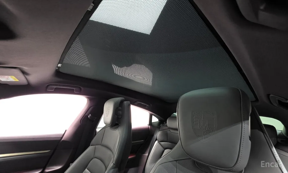 Фото 17 - Porsche Taycan