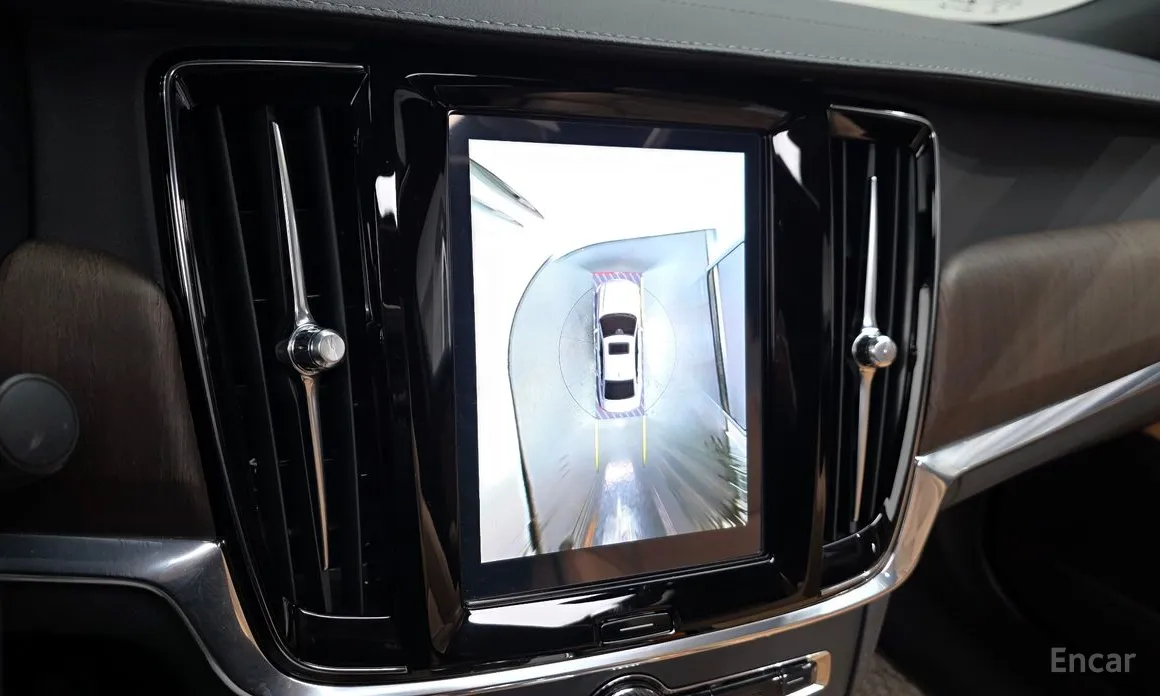 Фото 15 - Volvo S90