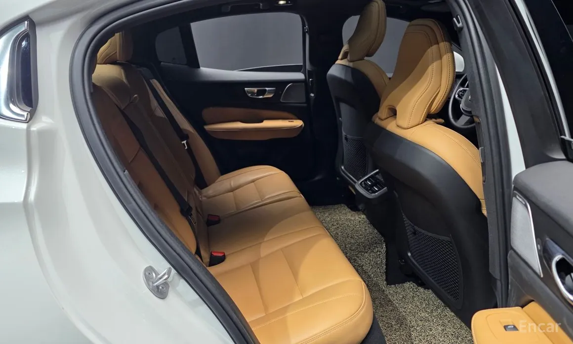 Фото 12 - Volvo S60