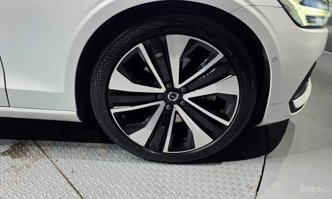 Фото 5 - Volvo S60