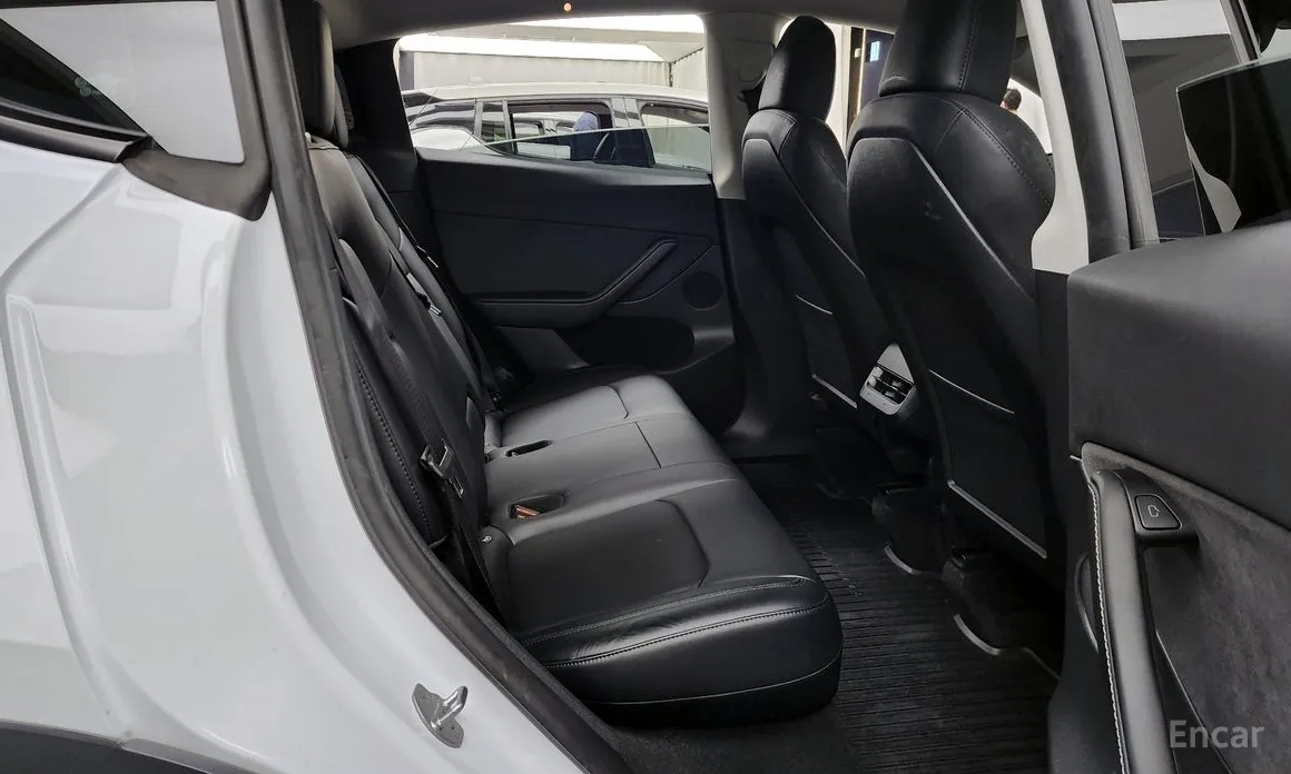 Photo 12 - Tesla Model Y