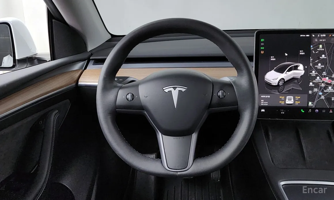Photo 13 - Tesla Model Y