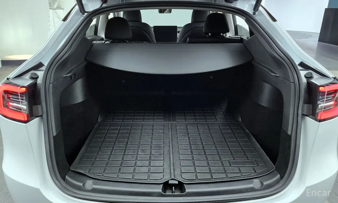 Photo 20 - Tesla Model Y